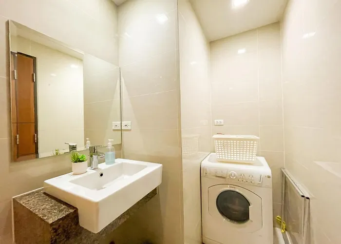 Holiday home Cozy In Bgc Near Uptown Mall #oursw11d1 Manila